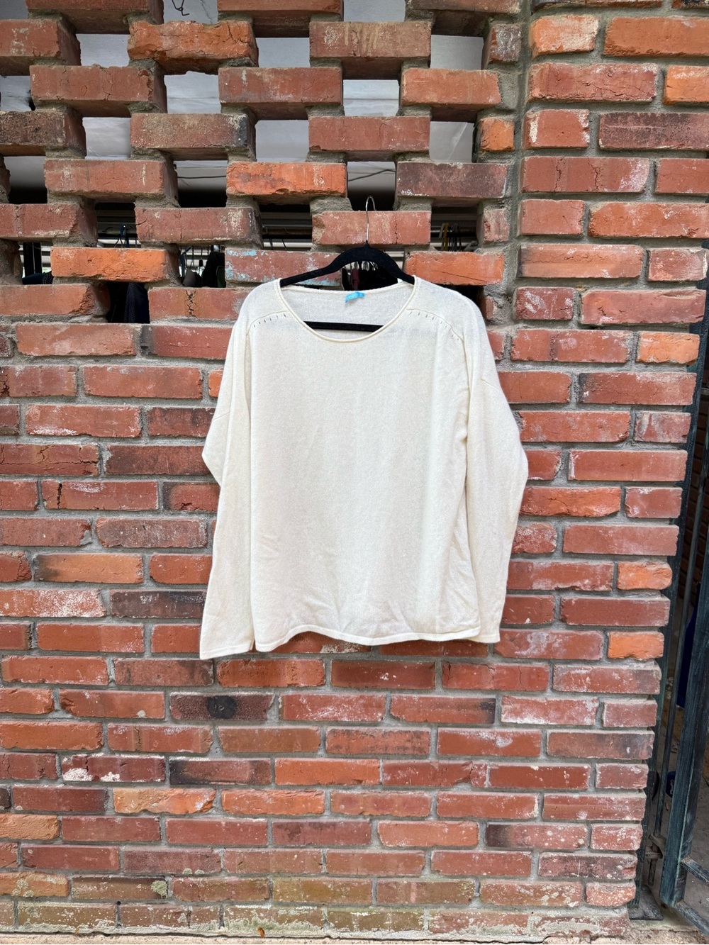 Lightweight Crewneck Cashmere Sweater in Cream